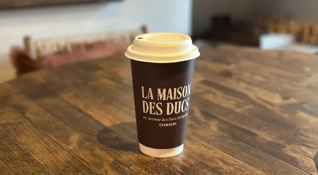 Pause café à Chambéry / La Maison des Ducs / Gobelet personnalisé VISTACOM CHR