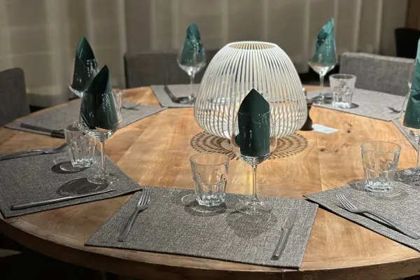 Une belle et bonne table – hostellerie du Petit St Bernard – set de