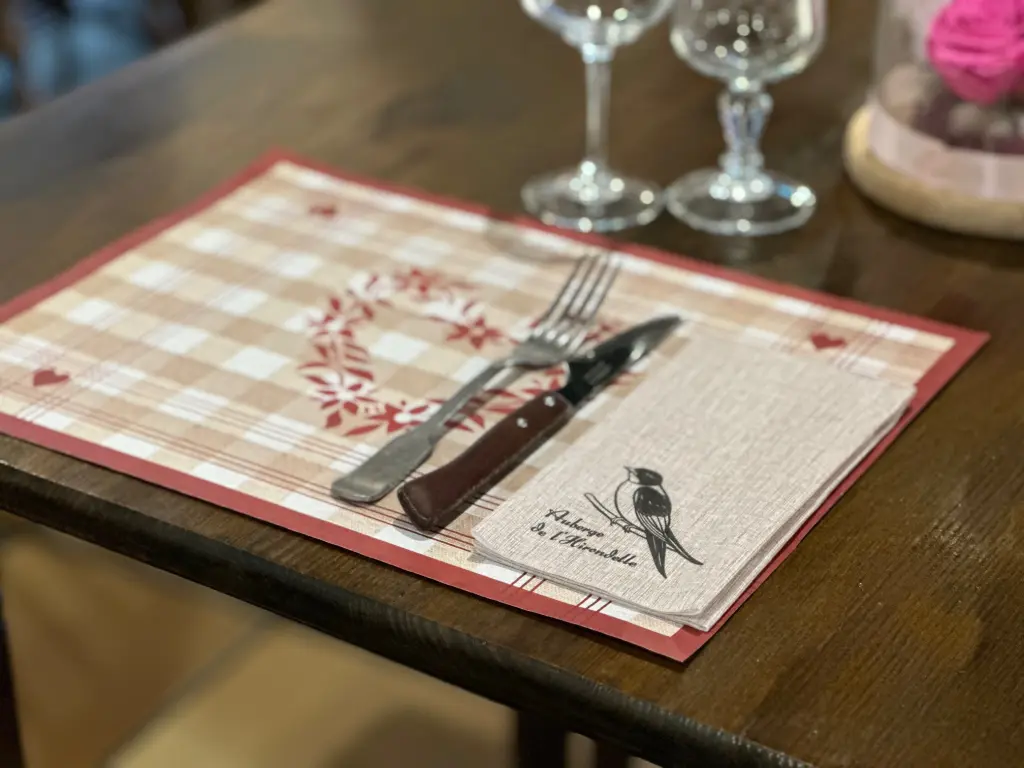Une cuisine de caractère / le restaurant L Hirondelle à Albertville / serviette écologique