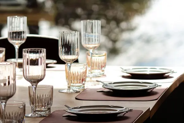 Terrasse avec vue / restaurant les Tontons Grilleurs Val d’Isère / Set de table