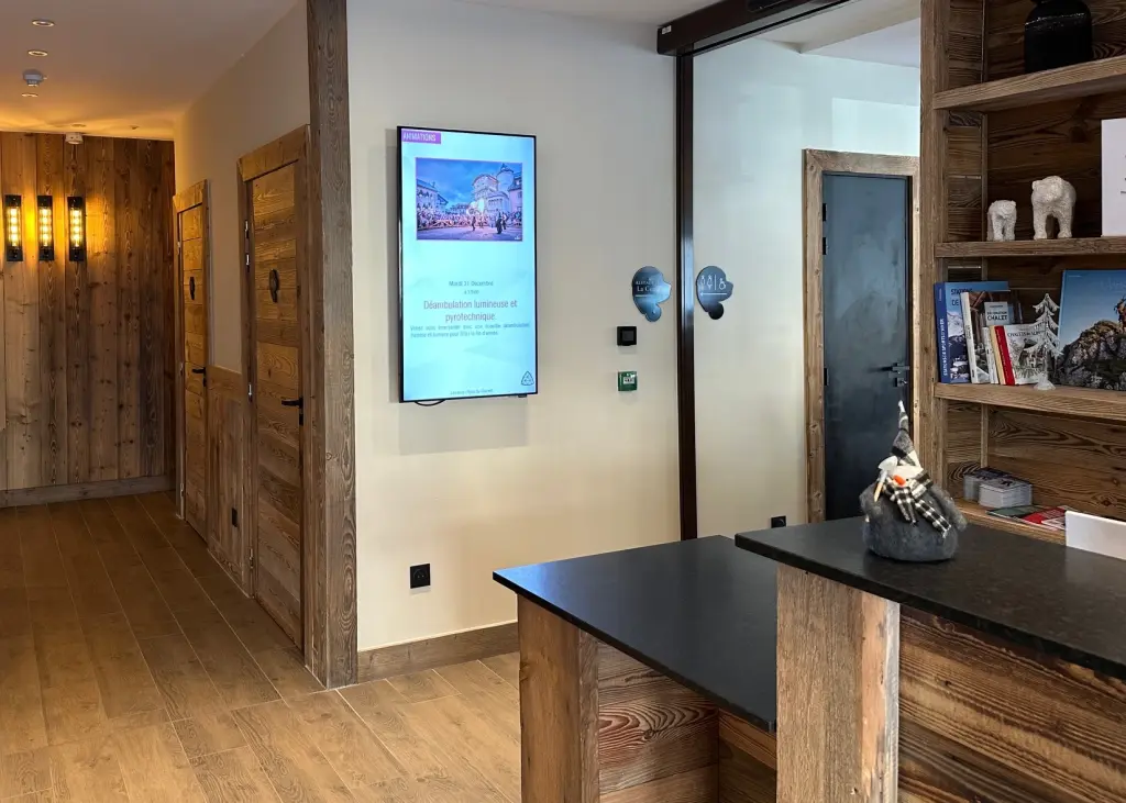 Le « Premier réseau d’affichage dynamique Dooh » pour « l’hôtellerie premium » dans les Alpes du nord