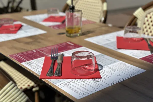 Un moment convivial à Evian – Restaurant « LA PIZZA » – set de table-Menu by