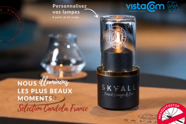 Une décoration de table éclairante – Bougie personnalisée avec Vistacom CHR