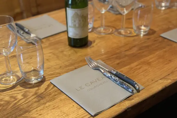 Une serviette qui suit votre décoration / restaurant Le Caveau Courchevel / VISTACOM CHR
