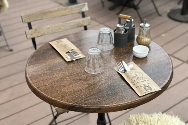 Pratique, efficace et écologique « la pochette à couverts kraft » pour Arcus COFFEE !