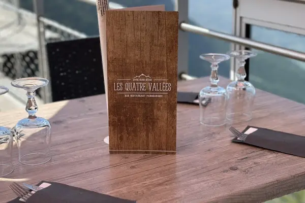 Une vue époustouflante – Les 4 Vallées au Mont Revard – carte de restaurant